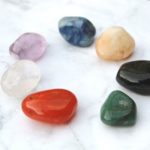 Limpieza y carga de gemas y piedras